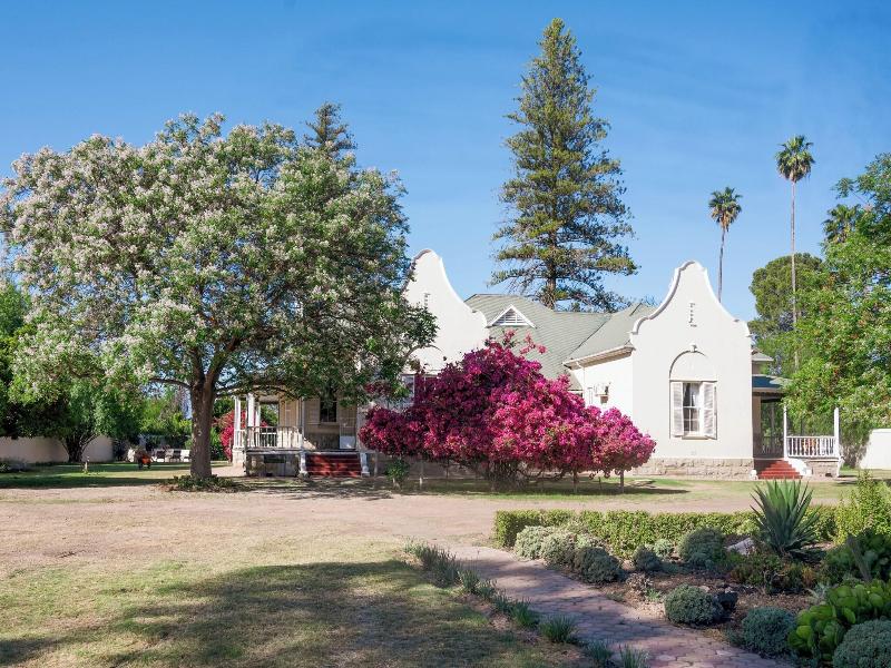 Bakenskraal Ostrich Palace