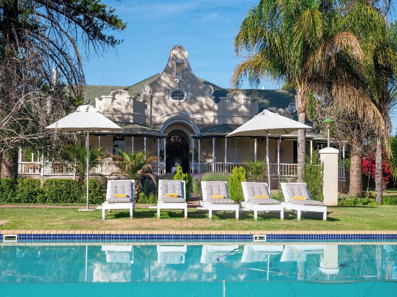 Bakenskraal Ostrich Palace
