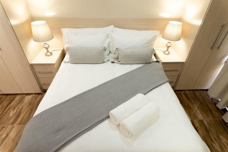 Grand House Lodge image