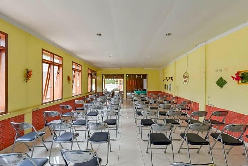 OYO 428 Pondok Winagung Hotel
