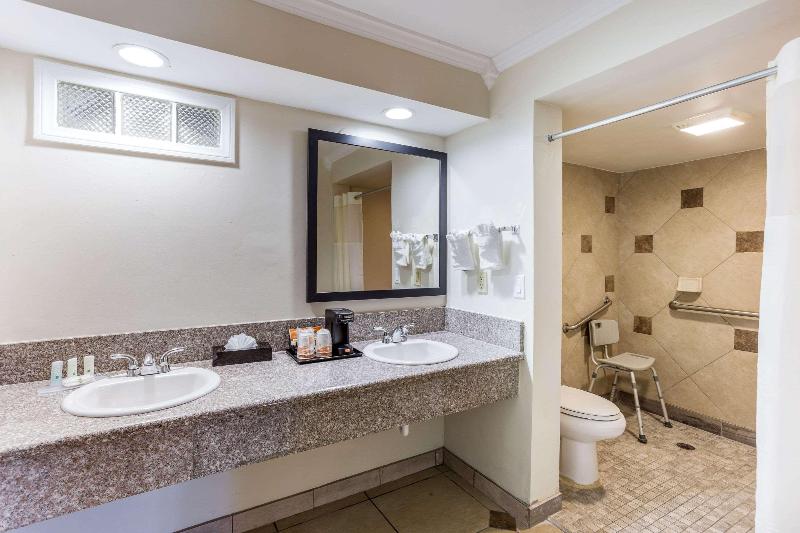 Quality Inn Escondido Downtown image