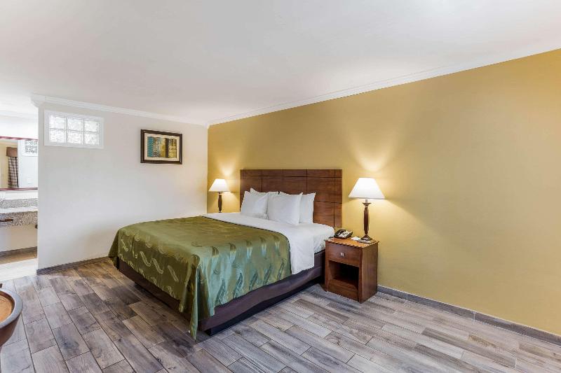 Quality Inn Escondido Downtown image