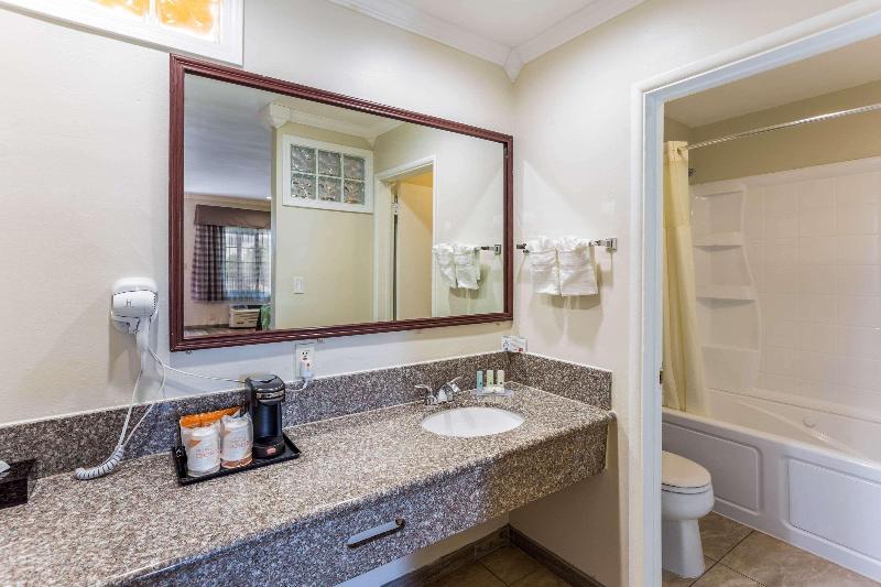 Quality Inn Escondido Downtown image