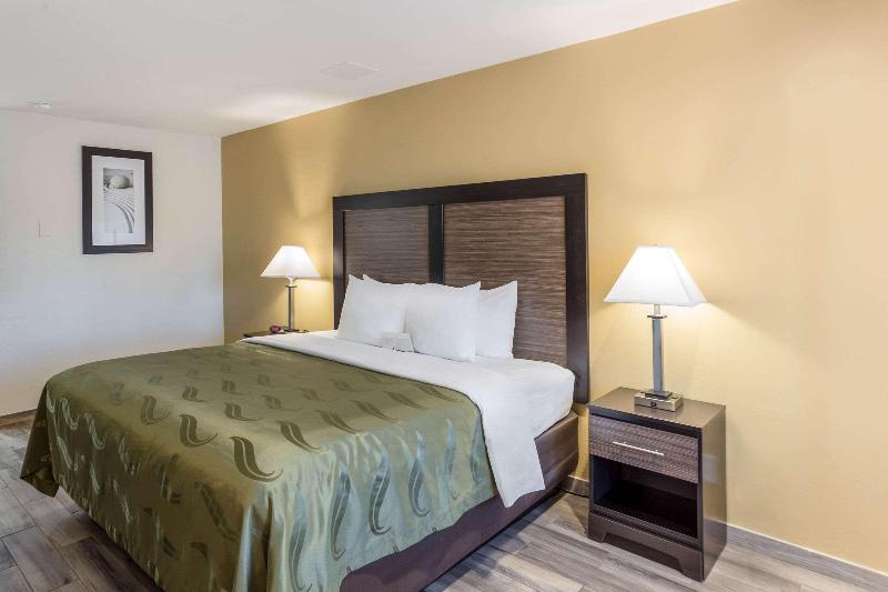 Quality Inn Escondido Downtown image