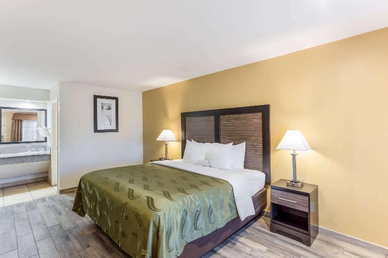 Quality Inn Escondido Downtown image