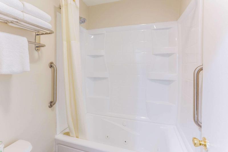 Quality Inn Escondido Downtown image