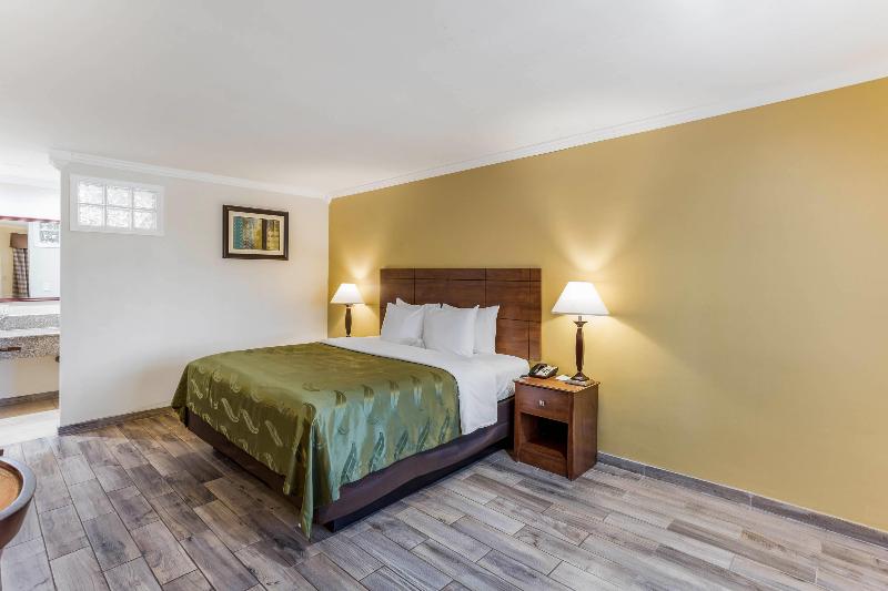 Quality Inn Escondido Downtown image