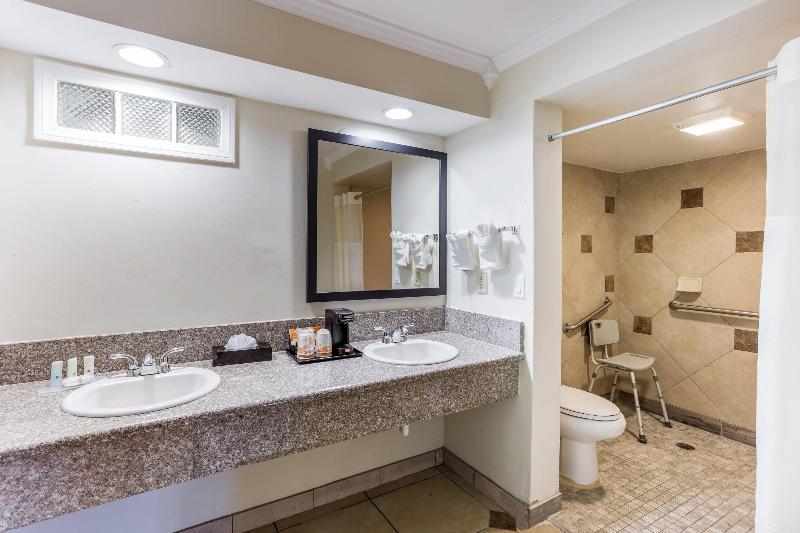 Quality Inn Escondido Downtown image