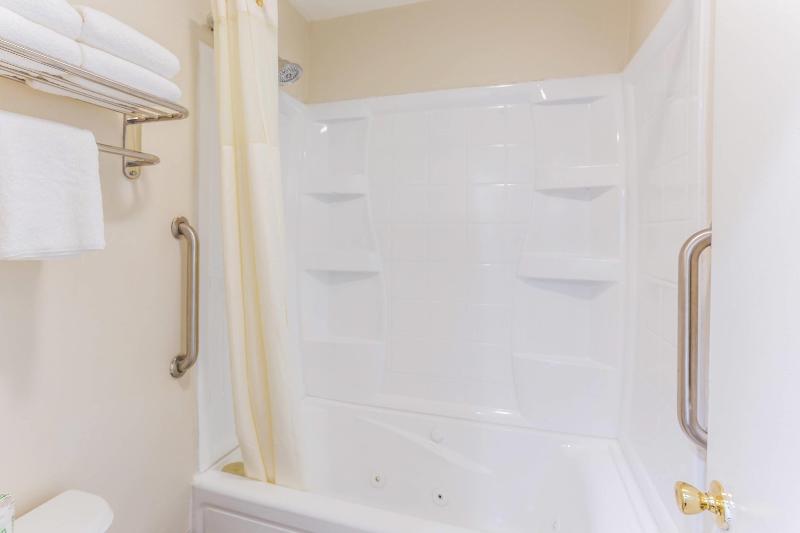 Quality Inn Escondido Downtown image