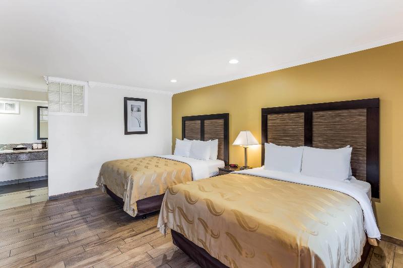 Quality Inn Escondido Downtown image