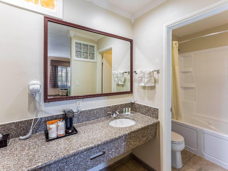 Quality Inn Escondido Downtown image