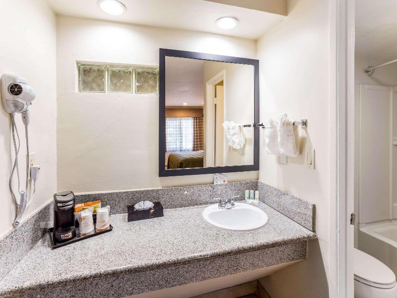 Quality Inn Escondido Downtown image