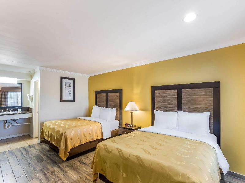 Quality Inn Escondido Downtown image