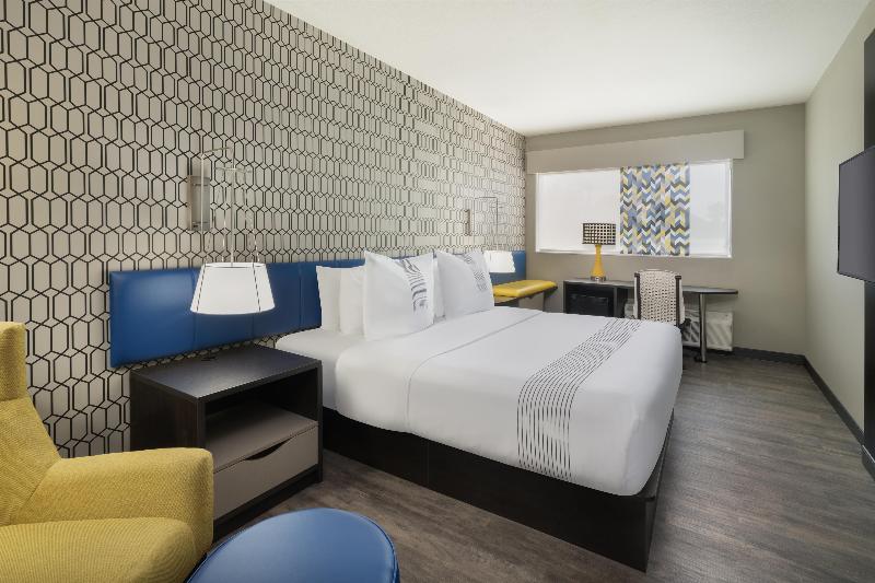 Glō Best Western Tulsa-Catoosa East Route 66 image