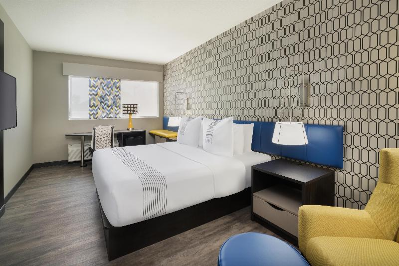 Glō Best Western Tulsa-Catoosa East Route 66 image