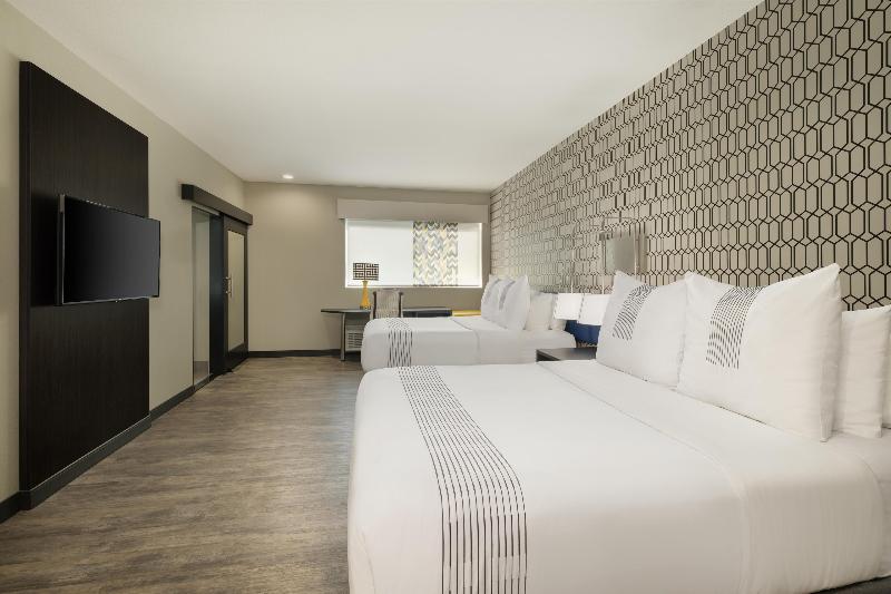 Glō Best Western Tulsa-Catoosa East Route 66 image