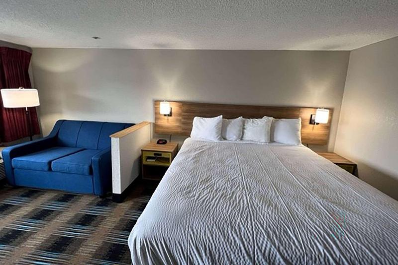 Days Inn By Wyndham Liverpool/Syracuse image