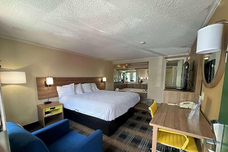 Days Inn By Wyndham Liverpool/Syracuse image