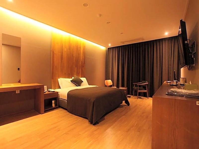 Hotel Rich image