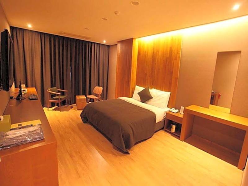 Hotel Rich image