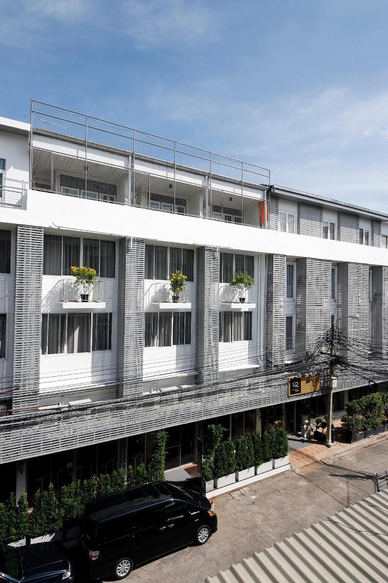 Ratchadamnoen Residence by ZUZU