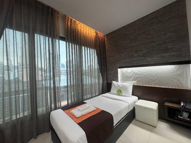Collection O The Bangkok Airport Link Suite image