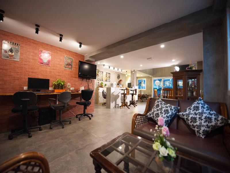 Hoppers Place Donmuang Hostel image