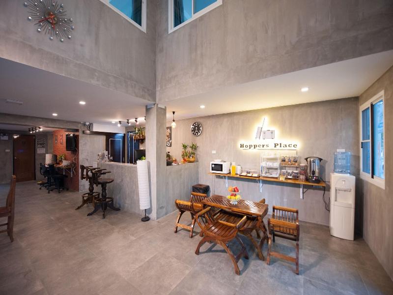 Hoppers Place Donmuang Hostel image