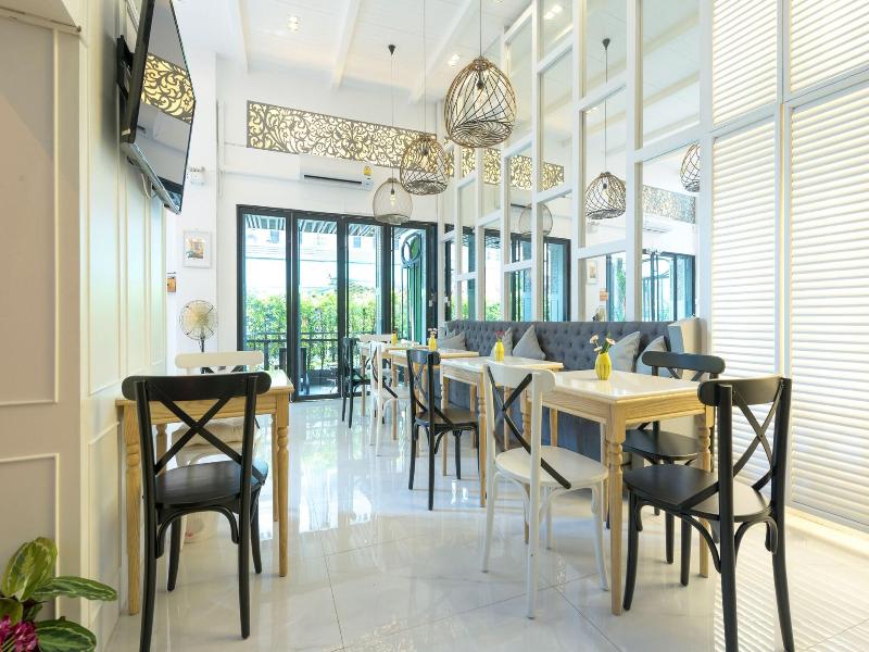 White Ivory Bed Breakfast image
