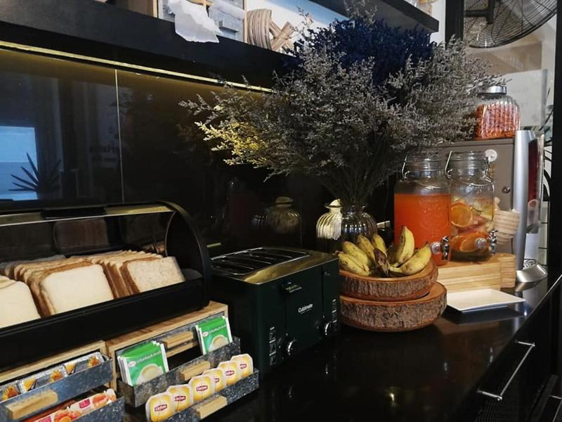 3 Howw Hostel at Sukhumvit 21 image