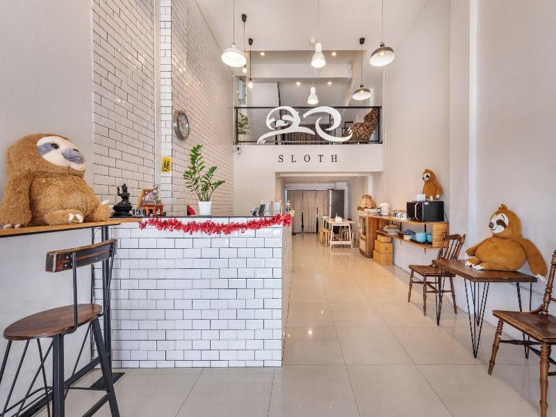 Sloth Hostel Don Mueang Airport image