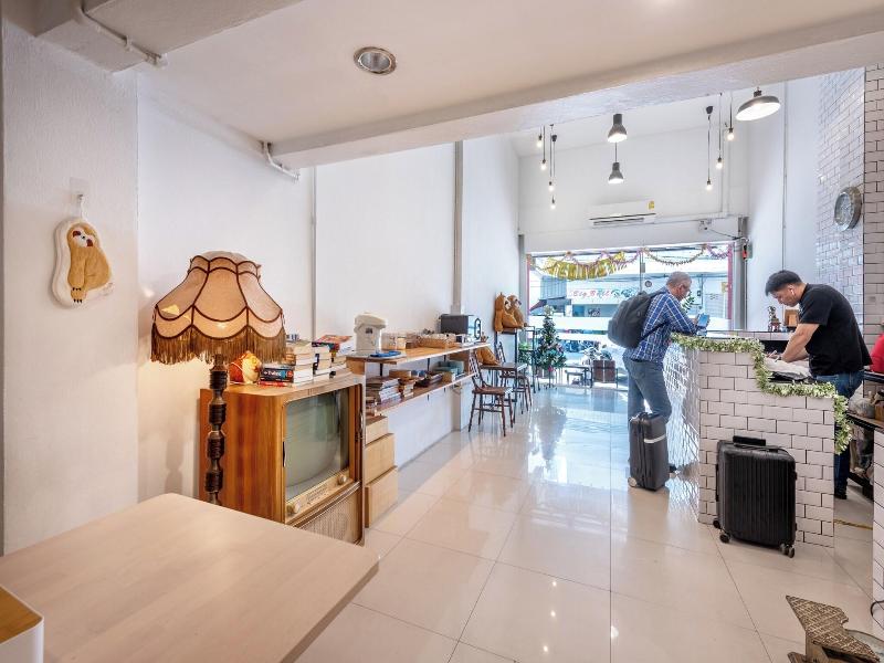 Sloth Hostel Don Mueang Airport image