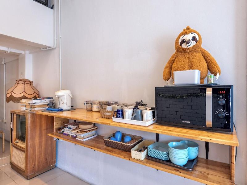 Sloth Hostel Don Mueang Airport image