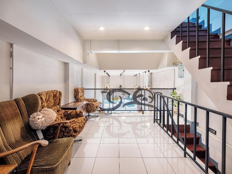 Sloth Hostel Don Mueang Airport image