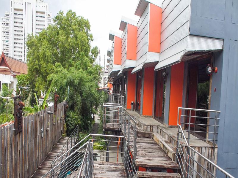 Nicky's Handlebar Hotel image