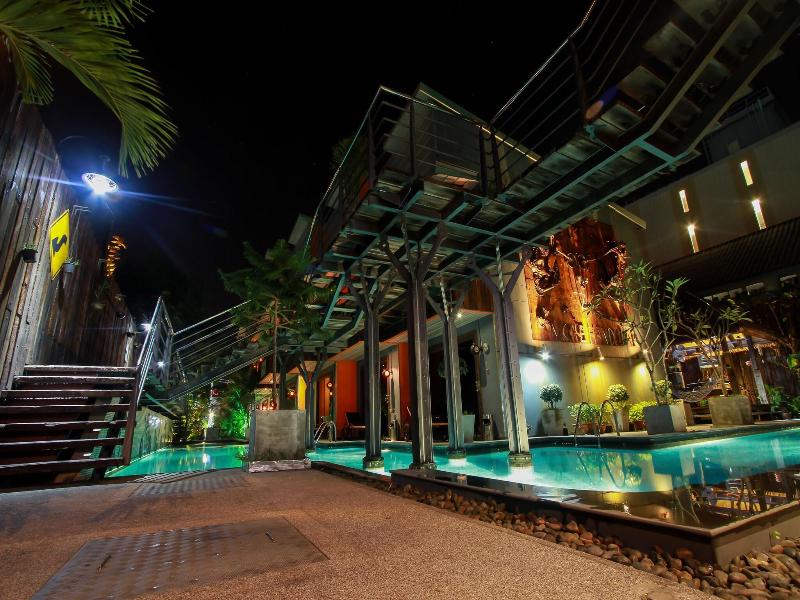 Nicky's Handlebar Hotel image