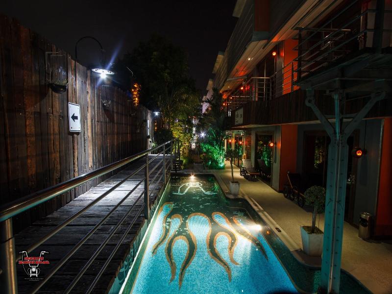Nicky's Handlebar Hotel image
