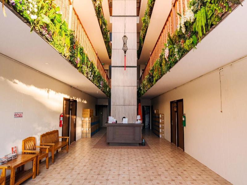 B2 Airport Hotel