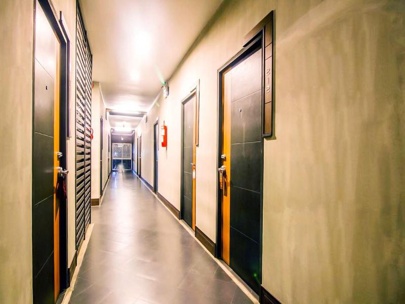 B2 Airport Hotel
