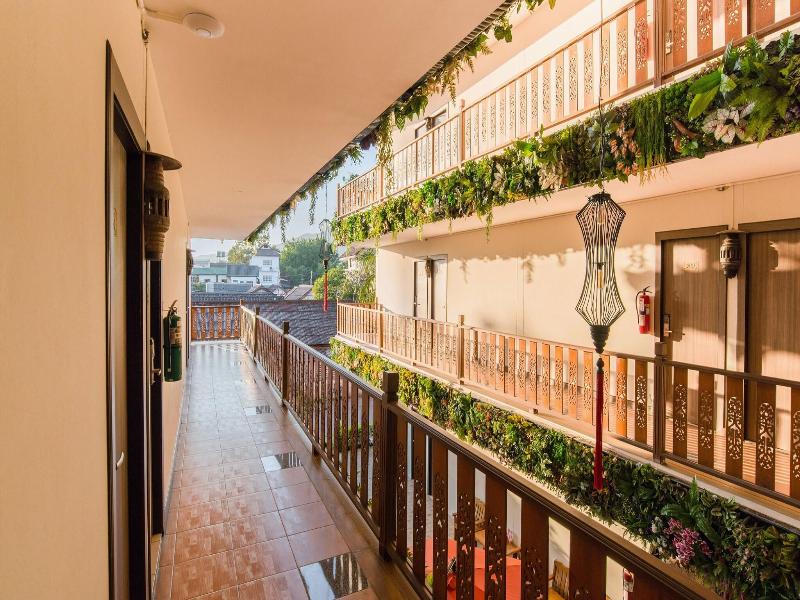 B2 Airport Hotel