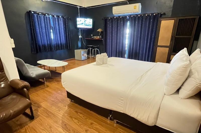 room detail thumbnail 1