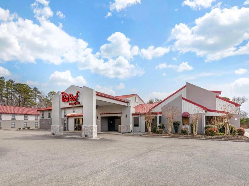 Red Roof Inn & Suites Newport News image