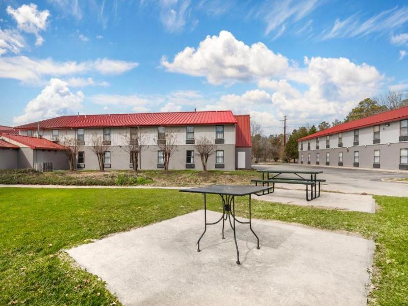 Red Roof Inn & Suites Newport News image
