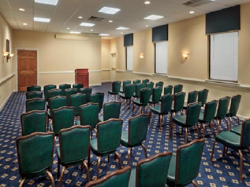 Red Roof Inn & Suites Newport News image