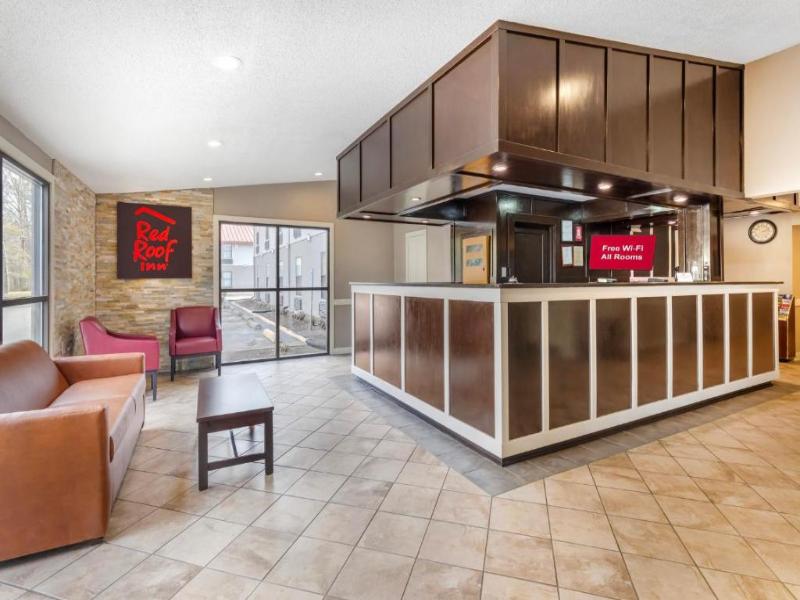 Red Roof Inn & Suites Newport News image