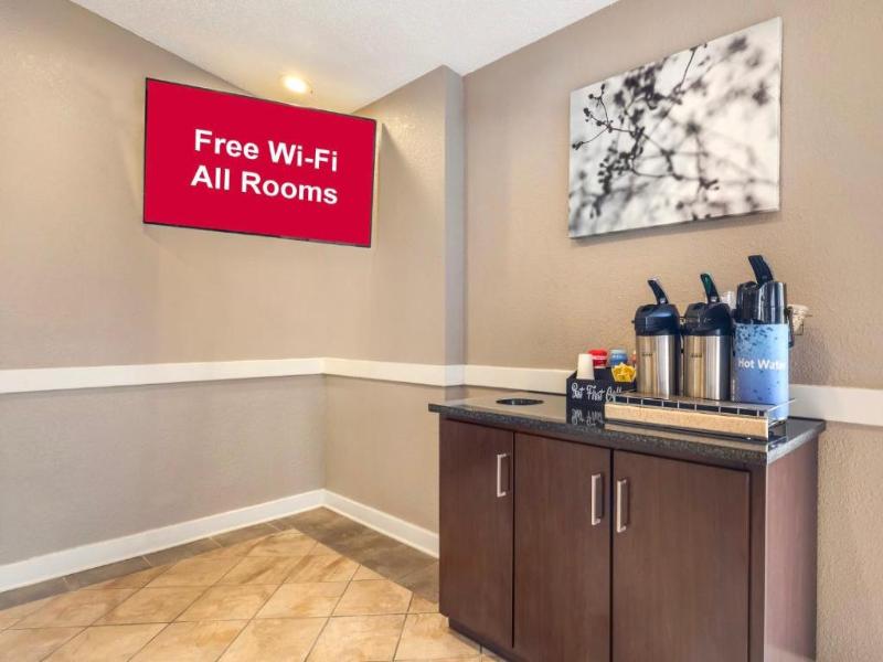 Red Roof Inn & Suites Newport News image