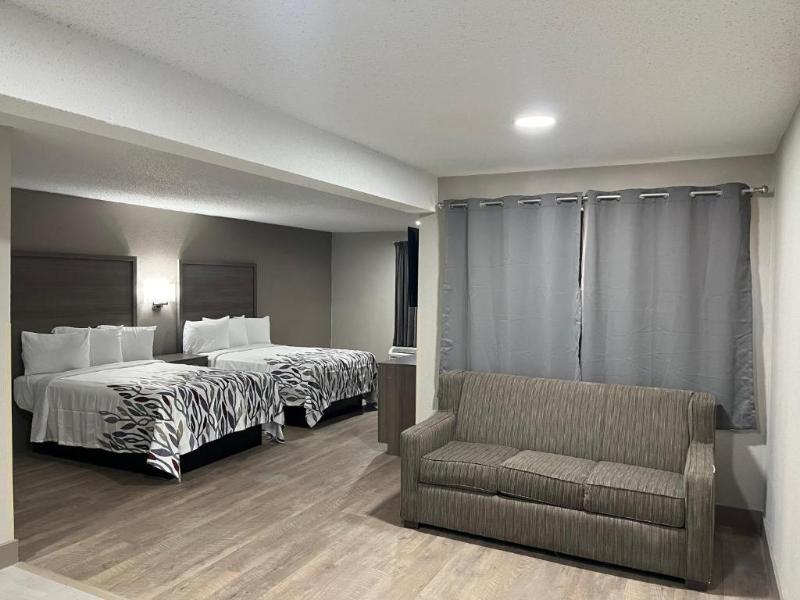 Red Roof Inn & Suites Newport News image