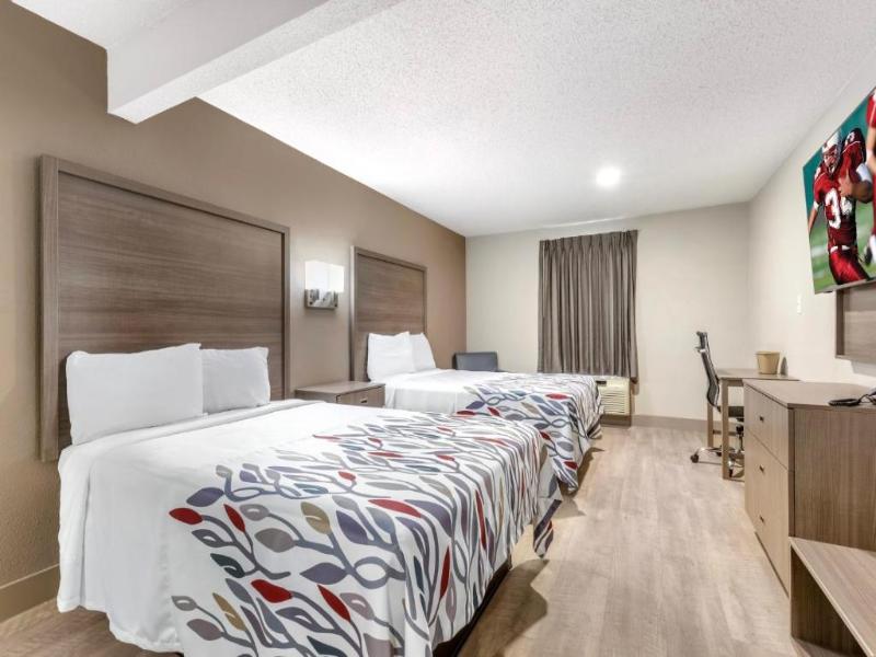 Red Roof Inn & Suites Newport News image
