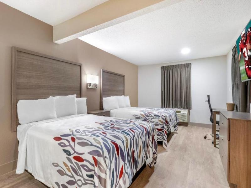 Red Roof Inn & Suites Newport News image