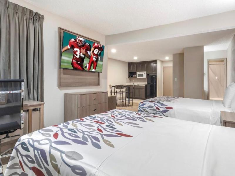Red Roof Inn & Suites Newport News image